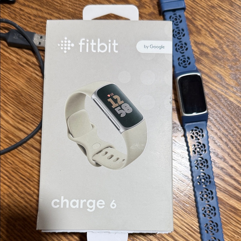 Fitbit Charge 6 in Light Beige